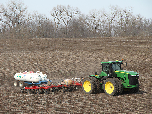 Midwest farmers, like this one DTN found in central Missouri, got busy applying anhydrous ammonia last week, but soil temperatures kept many from planting. (DTN photo by Pamela Smith)
